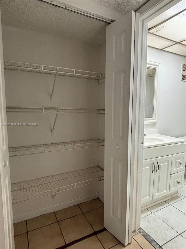 APT-2365 - 10000 Nw 80 Th Ct, Condo with 2 bedrooms, 2 bathrooms and null parking in Hialeah Gardens FL | Image 24