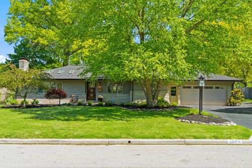 2690 Donna Dr, Upper Arlington, OH, 43220-4507 | Card Image