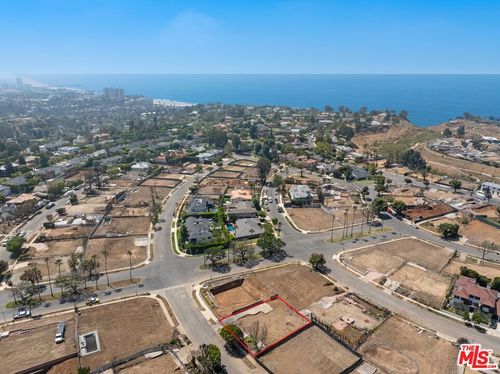 711 Chapala Dr, Pacific Palisades, CA, 90272-3708 | Card Image