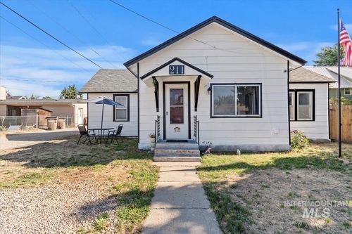 211 W 2nd St, Emmett, ID, 83617-2957 | Card Image