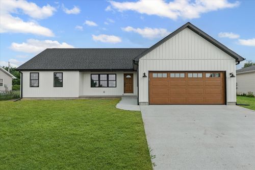 423 E Meuser Dr, Paxton, IL, 60957-1885 | Card Image