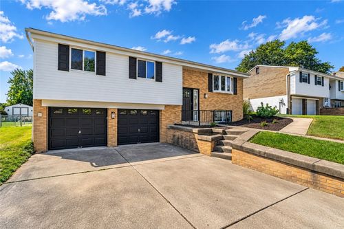 3027 Pitchfork Dr, Mc Kees Rocks, PA, 15136-1561 | Card Image