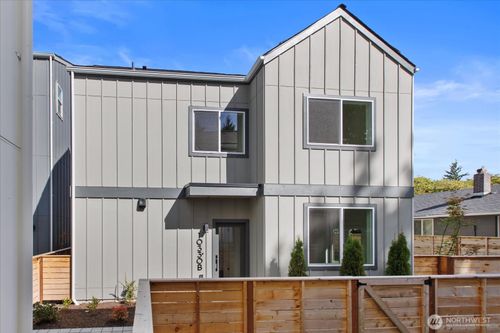 10330 B Ashworth Ave N, Seattle, WA, 98133 | Card Image