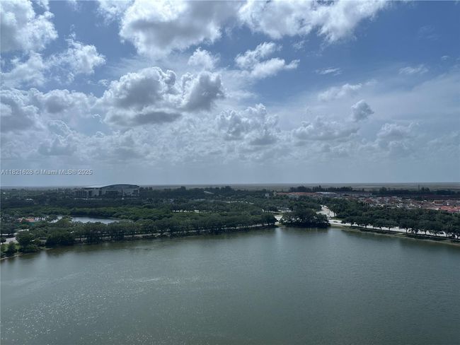 APT-1706N - 2641 N Flamingo Rd, Condo with 2 bedrooms, 2 bathrooms and null parking in Plantation FL | Image 20