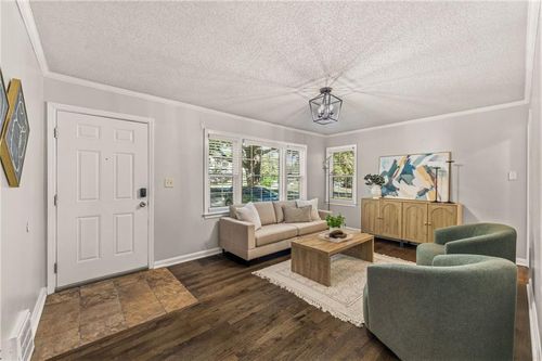 6739 Roe Ave, Prairie Village, KS, 66208-1665 | Card Image