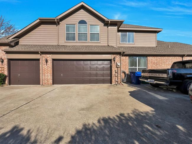 3 car garage and large driveway | Image 41