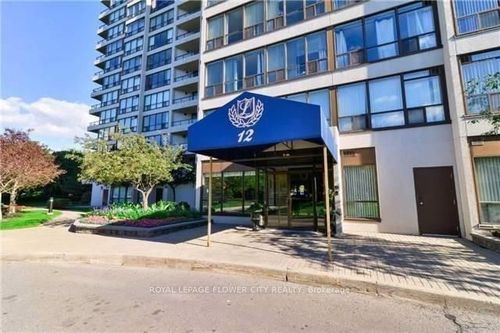 303-12 Laurelcrest St, Brampton, ON, L6S5Y4 | Card Image