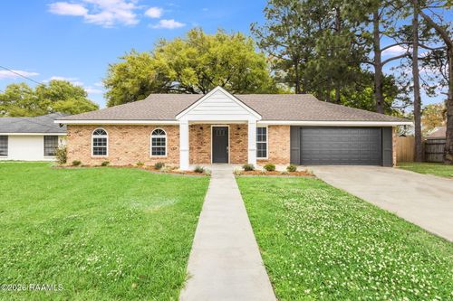 211 Stone Ave, Lafayette, LA, 70507-6315 | Card Image