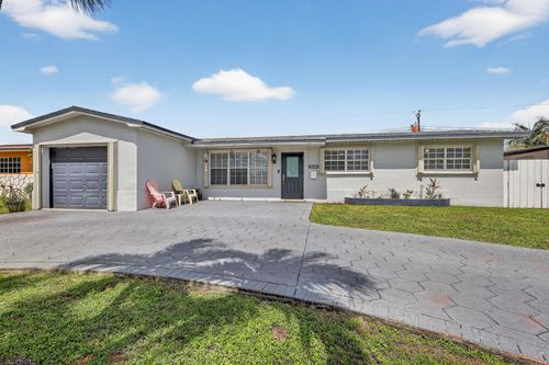 7641 Nw 6th Ct, Pembroke Pines, FL, 33024-7028 | Card Image