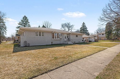 1515 E Oakton St, Arlington Heights, IL, 60004-5055 | Card Image