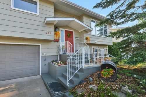 285 9 Street Se, Three Hills, AB, T0M2A0 | Card Image