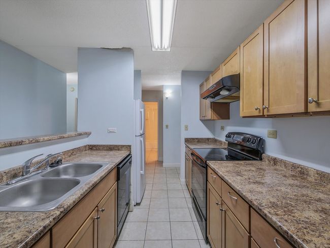 APT-202 - 5600 Astor Ln, Condo with 2 bedrooms, 1 bathrooms and 2 parking in Rolling Meadows IL | Image 9