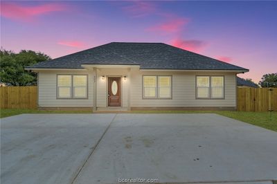 403 Montgomery, House other with 3 bedrooms, 2 bathrooms and null parking in Navasota TX | Image 2