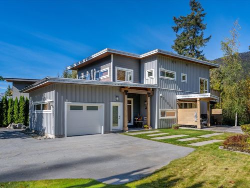 1087 Madeley Pl, Whistler, BC, V8E0K6 | Card Image