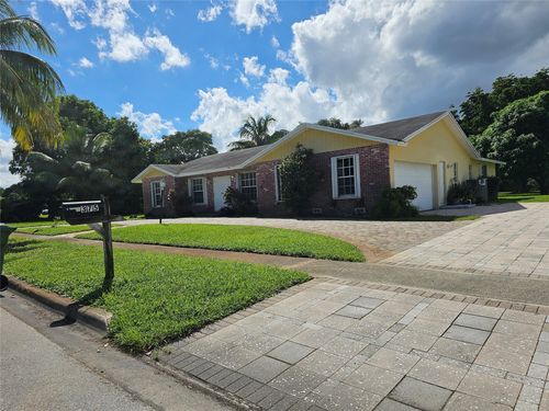 375 Sw 66th Ave, Margate, FL, 33068-1552 | Card Image