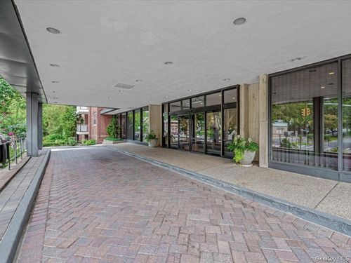 ph-14-1 Kensington Gate, Great Neck, NY, 11021-1220 | Card Image