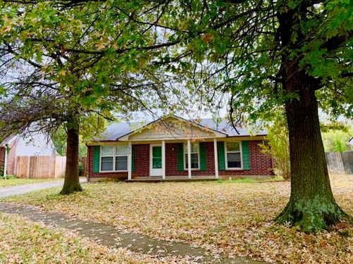 3409 Colonnade Dr, Lexington, KY, 40515-5893 | Card Image