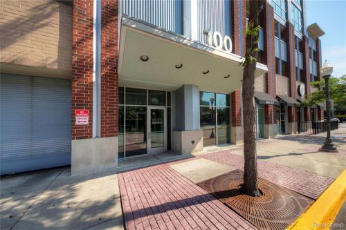 610-100 W 5th St, Royal Oak, MI, 48067-2561 | Card Image