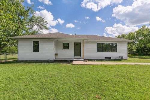 321 W 8th St, Andover, KS, 67002-9521 | Card Image