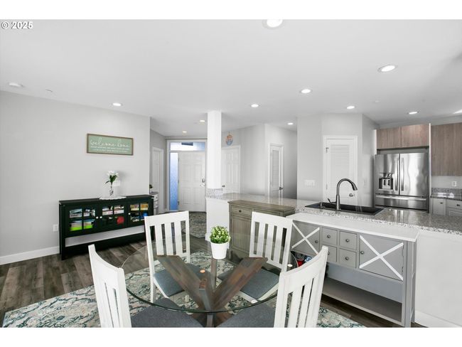 5852 Sw Cupola Dr, Condo with 2 bedrooms, 2 bathrooms and 1 parking in South Beach OR | Image 23