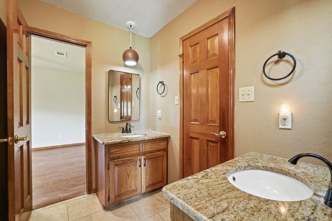 Jack and Jill bath | Image 24