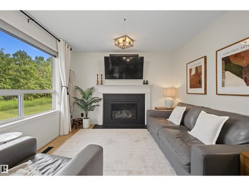 15-450 Hyndman Cres Nw, Edmonton, AB, T5A0E2 | Card Image