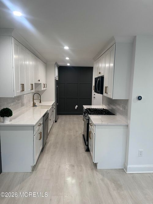 22-5-225 Longwood Dr, Manalapan, NJ, 07726-3850 | Card Image