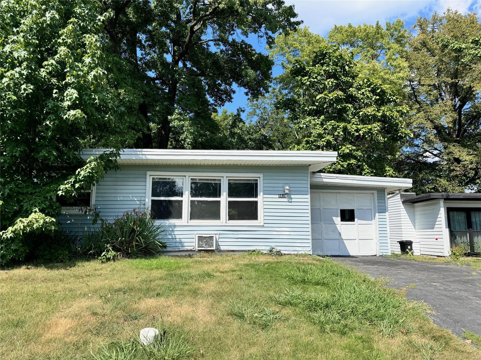 Engler Ave, Saint Louis, MO 63114