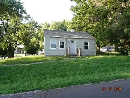 520 Mead St, Cameron, MO, 64429-2401 | Card Image