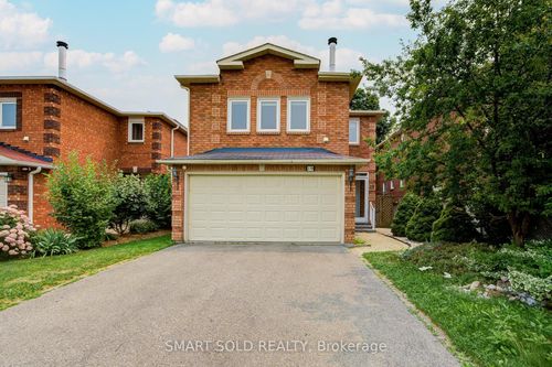 19 Justus Dr, Richmond Hill, ON, L4C9Z4 | Card Image