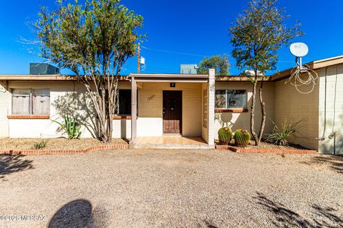 321 E Blacklidge Dr, Tucson, AZ, 85705-4613 | Card Image