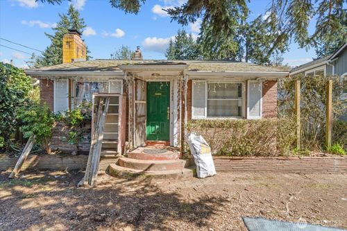 14022 Roslyn Pl N, Seattle, WA, 98133-7110 | Card Image