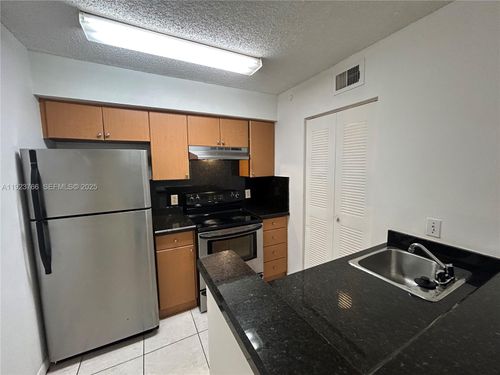 15-2-620 S Park Rd, Hollywood, FL, 33021 | Card Image