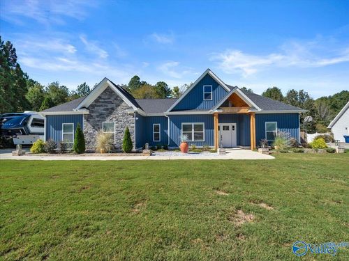 113 Park Cir, Gurley, AL, 35748-9732 | Card Image