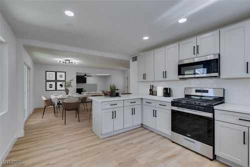 212 View Dr, Las Vegas, NV, 89107-2644 | Card Image