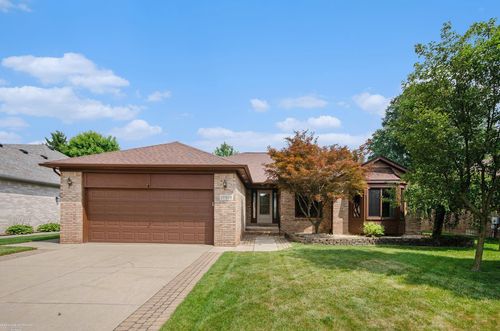 17519 Rocco Dr, Macomb, MI, 48044-1692 | Card Image