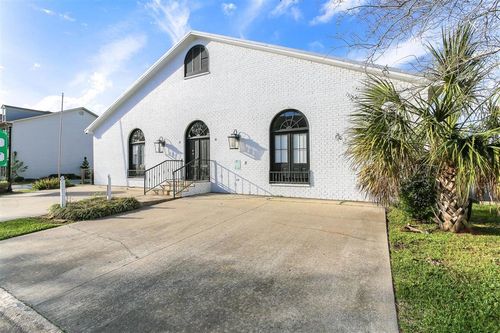 206 W 11th St, Lake Charles, LA, 70601-5830 | Card Image