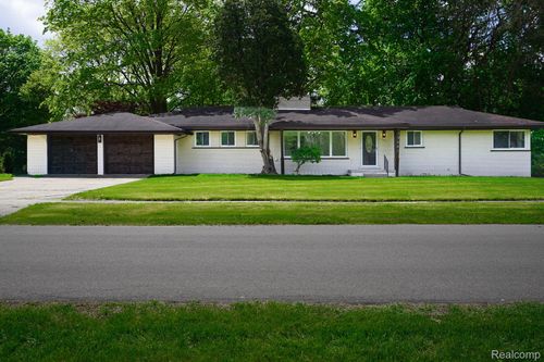 19041 Bungalow Dr, Lathrup Village, MI, 48076-3361 | Card Image