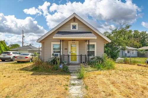 2324 E Rowan Ave, Spokane, WA, 99217-6242 | Card Image