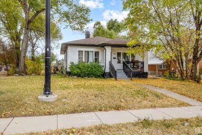 887 30 Th St, Home with 2 bedrooms, 2 bathrooms and 4 parking in Ogden UT | Image 2