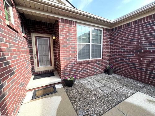 49902 Walter Ct, Shelby Township, MI, 48317-6342 | Card Image