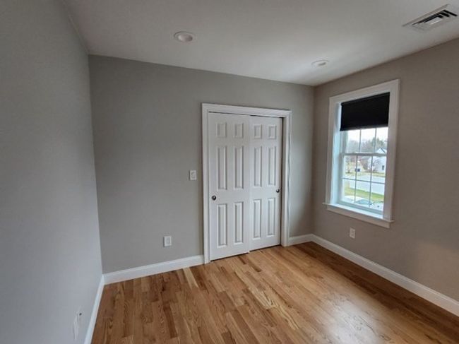 4 - 158 Hayden Rowe St, Condo with 2 bedrooms, 1 bathrooms and 2 parking in Hopkinton MA | Image 9