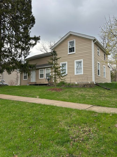 608 Brown St, Woodstock, IL, 60098-4226 | Card Image