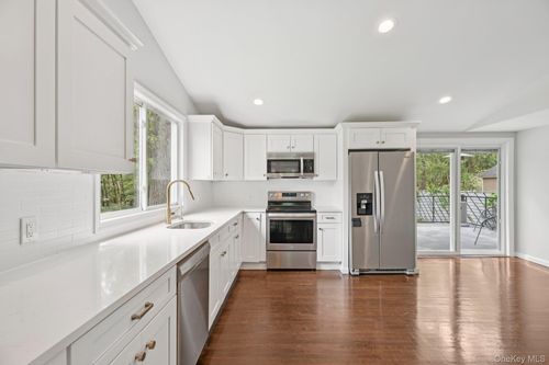 100 Panamoka Trl, Ridge, NY, 11961-2268 | Card Image