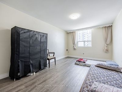 505 - 3420 Eglinton Ave E, Condo with 3 bedrooms, 2 bathrooms and 1 parking in Scarborough ON | Image 3