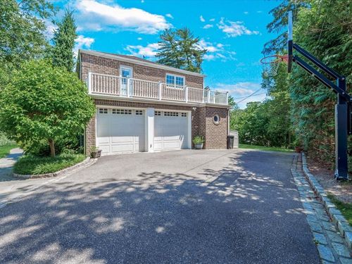 44 Mountain Cut, Manhasset, NY, 11030-3641 | Card Image