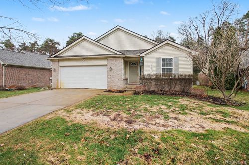 2661 Signature Circle, Hamburg Township, MI, 48169 | Card Image