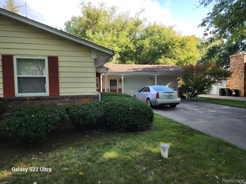 2340 Pineview Ct, Flushing, MI, 48433-2540 | Card Image