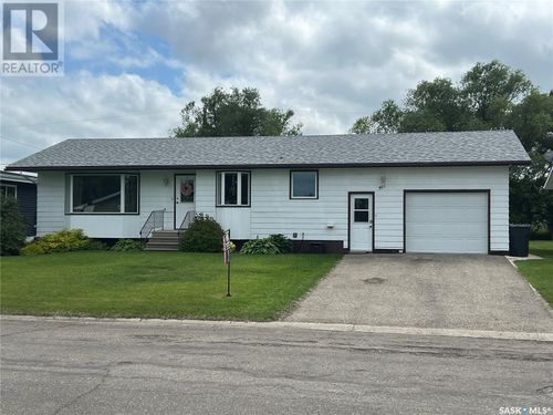 301 River Heights Dr, Langenburg, SK, S0A2A0 | Card Image