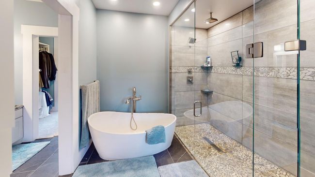 Private primary BA w/soaking tub & separate shower | Image 13
